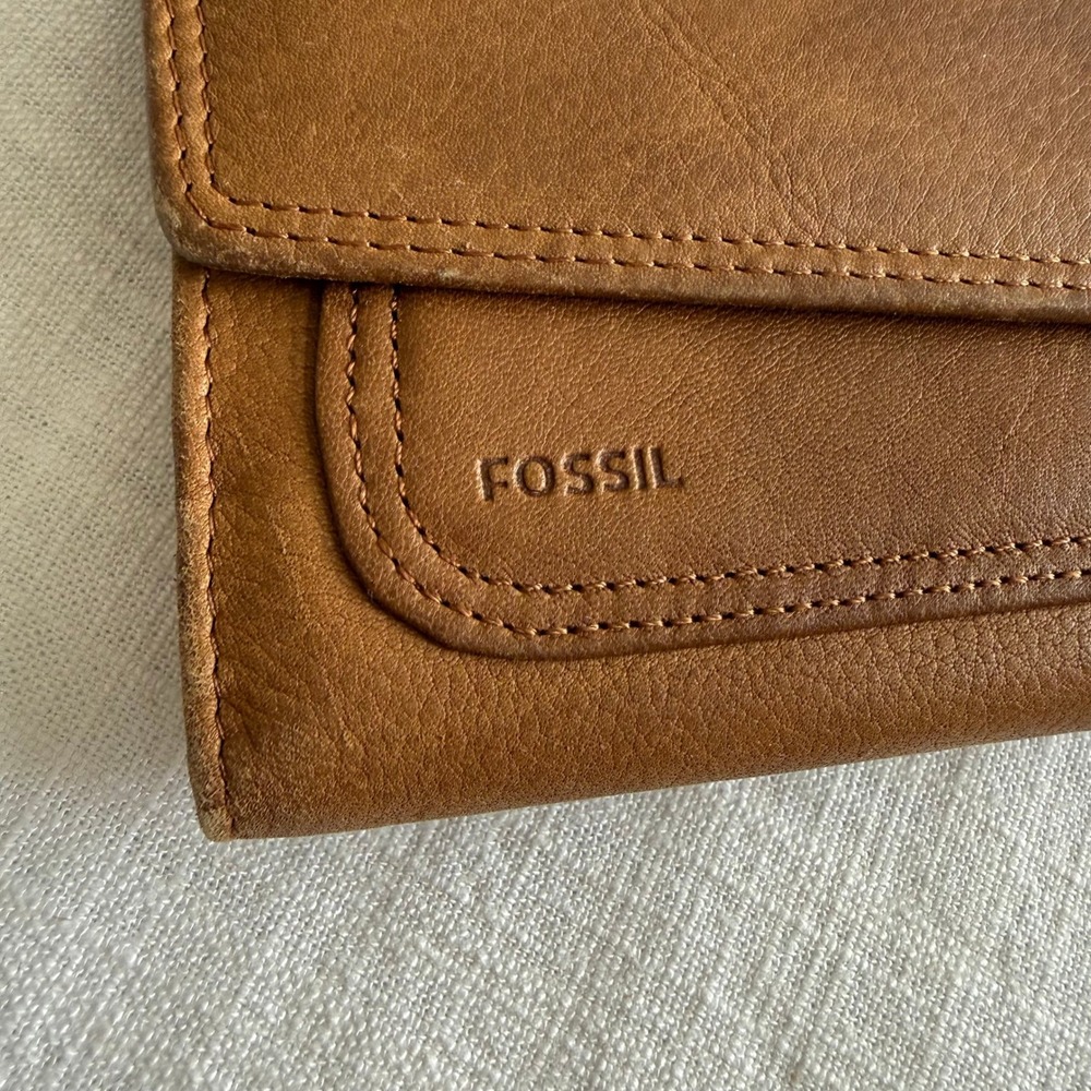 Fossil Tan‎ Leather Trifold Clutch Wallet Zip Pocket ID Window Cognac Brown - Picture 2 of 6